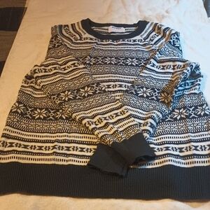 Old Navy Black and White Patterned Sweater